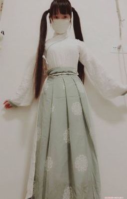 我脱了老师内衣摸她胸的视频软件
