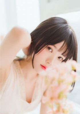 美女脱得一光二净的全身视频